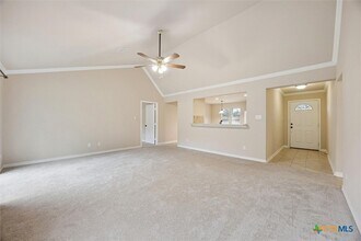 1135 Twisted Oak Ct in Canyon Lake, TX - Foto de edificio - Building Photo