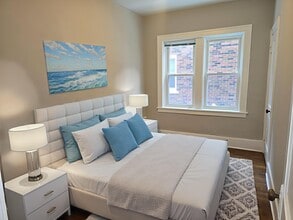 1026 Lakepointe St, Unit 1 in Grosse Pointe Park, MI - Building Photo - Building Photo