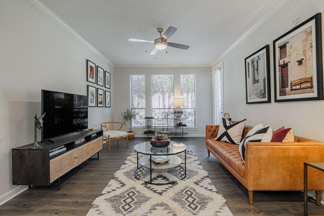 1255 Eldridge Pkwy in Houston, TX - Building Photo