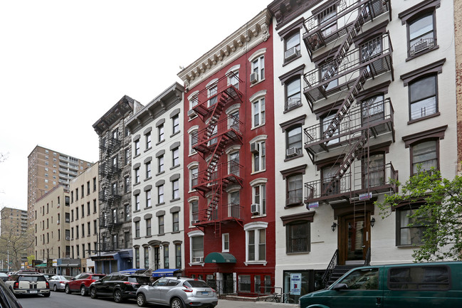 336 E 6th St in New York, NY - Building Photo - Building Photo