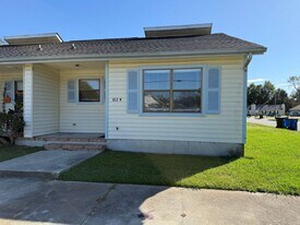 102 Pete Jones Dr in Richlands, NC - Building Photo