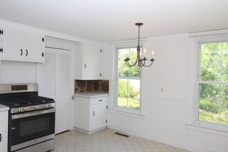 65 School St in Groveland, MA - Building Photo - Building Photo
