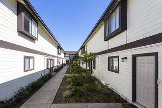 1940 Wallace Ave in Costa Mesa, CA - Building Photo - Building Photo