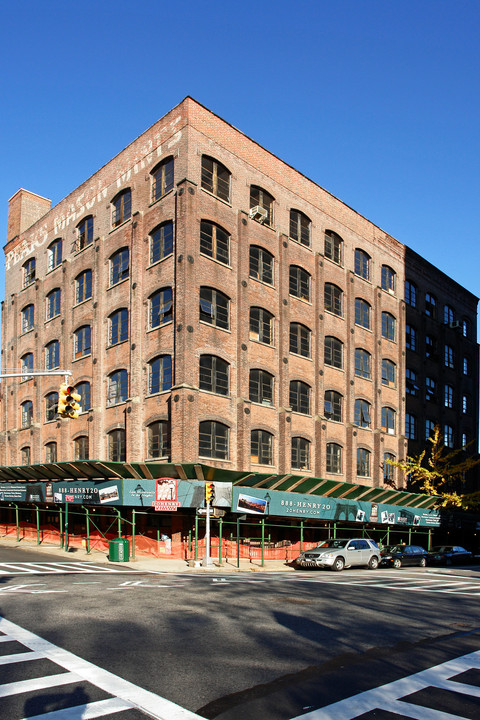 Henry Street Condominiums in Brooklyn, NY - Foto de edificio