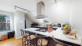 5 Munroe St in Somerville, MA - Building Photo