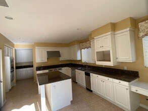 1330 Noche Dr in Oxnard, CA - Building Photo - Building Photo