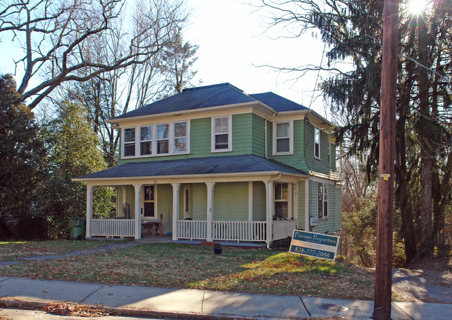 23 Courtland Ave in Asheville, NC - Building Photo - Building Photo