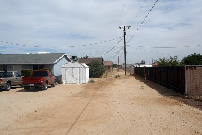 12363 Red Wing Rd in Apple Valley, CA - Building Photo - Building Photo