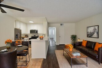 21350 Parthenia St, Unit 104 in Los Angeles, CA - Building Photo - Building Photo