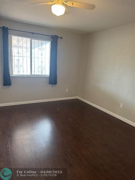 7556 NW 173rd St in Hialeah, FL - Building Photo