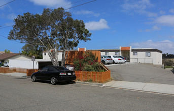 Mountain View Apartments in Oceanside, CA - Building Photo - Building Photo