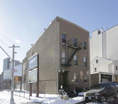 212 Kent St in Brooklyn, NY - Building Photo