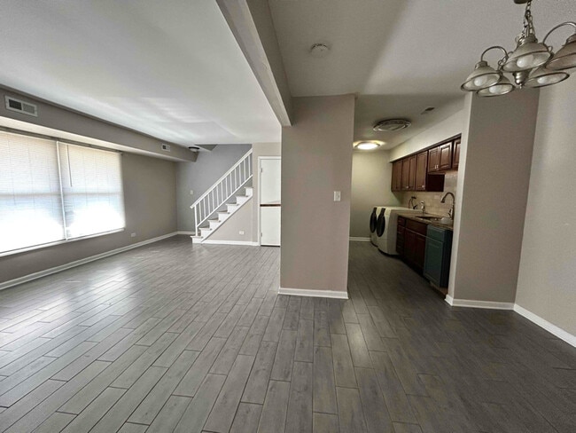 1373 S Glen Cir-Unit -1373 S Glen Circle Apartment D in Aurora, IL - Building Photo - Building Photo
