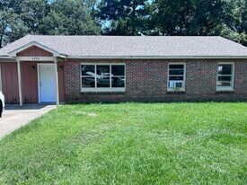 1351 W Gulf Field Dr in Mobile, AL - Building Photo