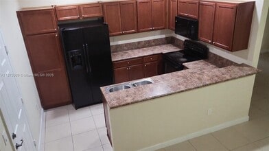9225 SW 170th Ave in Miami, FL - Building Photo - Building Photo