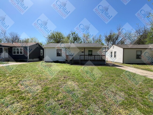 214 W Kittyhawk Dr in Midwest City, OK - Building Photo - Building Photo