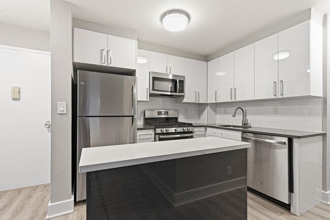 5601 John F. Kennedy Blvd in West New York, NJ - Foto de edificio - Building Photo