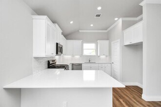10135 Cabo del Sol Dr in Cleveland, TX - Building Photo - Building Photo