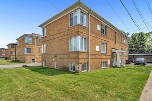 18997 Hilliard Blvd in Rocky River, OH - Building Photo