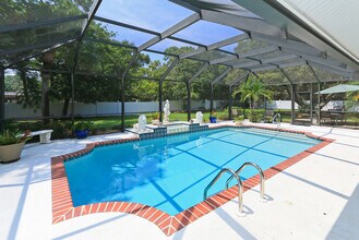 469 Carica Rd in Naples, FL - Building Photo - Building Photo