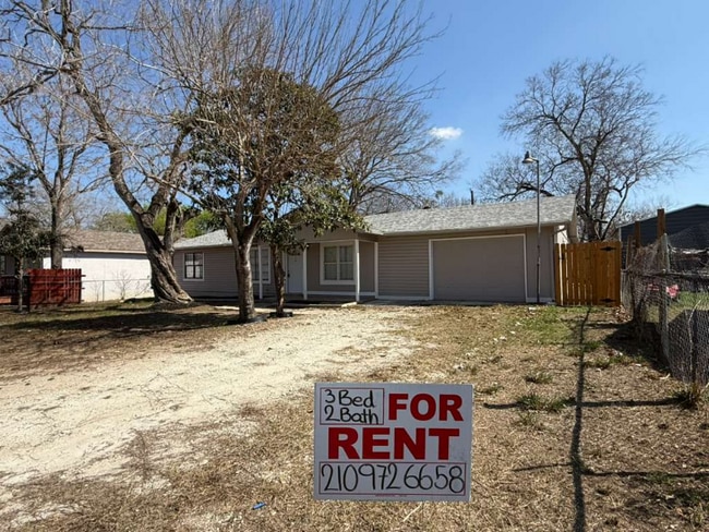 7642 Quail St in San Antonio, TX - Foto de edificio - Building Photo