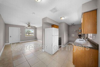 5458 Fifth Ave in Ft. Myers, FL - Building Photo - Building Photo
