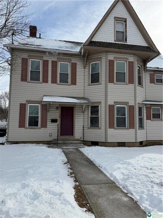 505 E Main St in Bath, PA - Building Photo