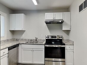 6104 E 148th St in Grandview, MO - Building Photo - Building Photo