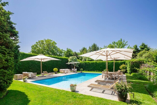 property at 760 N Sea Mecox Rd