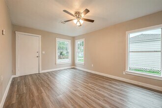 4 Jennische St in Baytown, TX - Building Photo - Building Photo