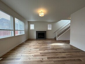 9714 Windswept Pl in Portland, OR - Building Photo - Building Photo