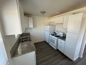 1335 Lemon St in Oceanside, CA - Foto de edificio - Building Photo