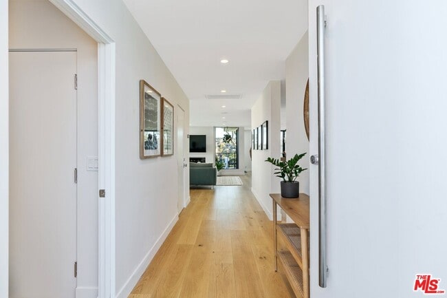 3632 Beverly Ridge Dr in Los Angeles, CA - Building Photo - Building Photo