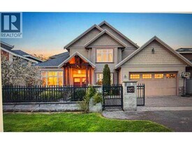 3271 Francis Rd in Richmond, BC - Building Photo