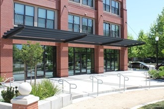 Cannery Place in Sacramento, CA - Foto de edificio - Building Photo
