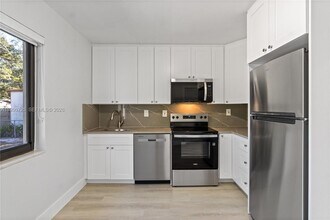 811 NW 115th St in Miami, FL - Building Photo - Building Photo