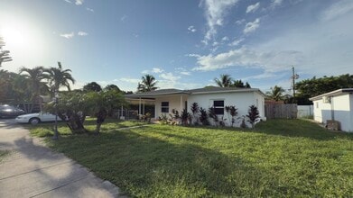 551 NW 107th St in Miami, FL - Building Photo - Building Photo