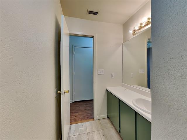 2955 Loving Ave in Fort Worth, TX - Building Photo - Building Photo