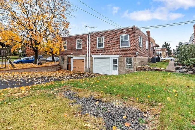 802 Loney St in Philadelphia, PA - Foto de edificio - Building Photo