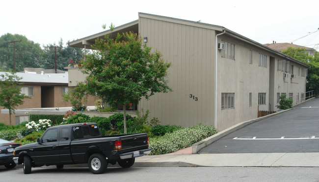 313 Raymondale Dr in South Pasadena, CA - Foto de edificio - Building Photo