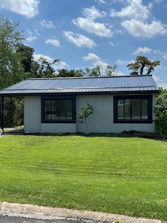 826 Buena Vista Blvd in Steubenville, OH - Building Photo