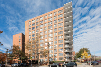 Pelham Bay Towers in Bronx, NY - Building Photo - Building Photo