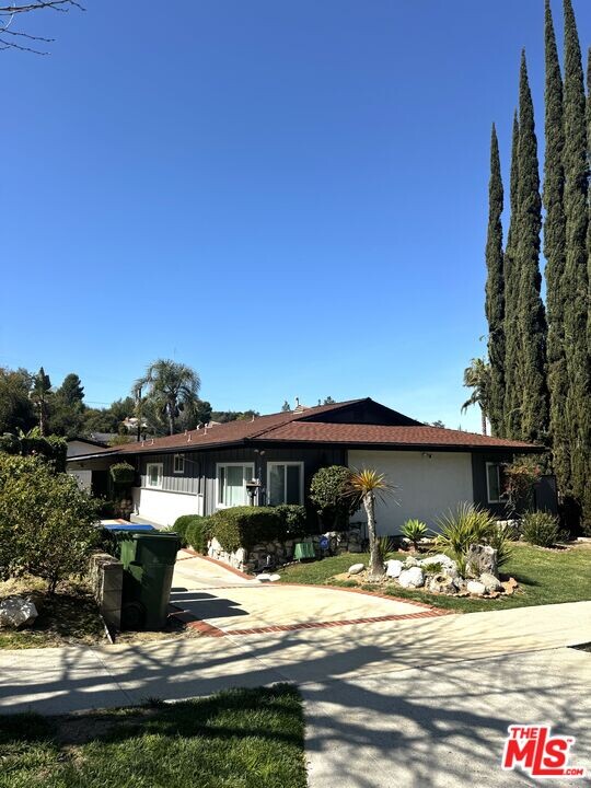 4509 Canoga Dr in Los Angeles, CA - Building Photo