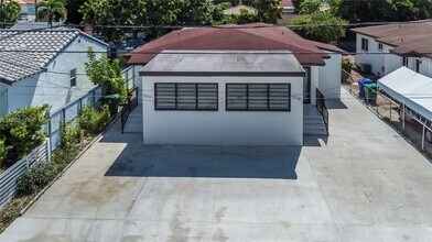 1013 SW 9th Ave in Miami, FL - Building Photo - Building Photo