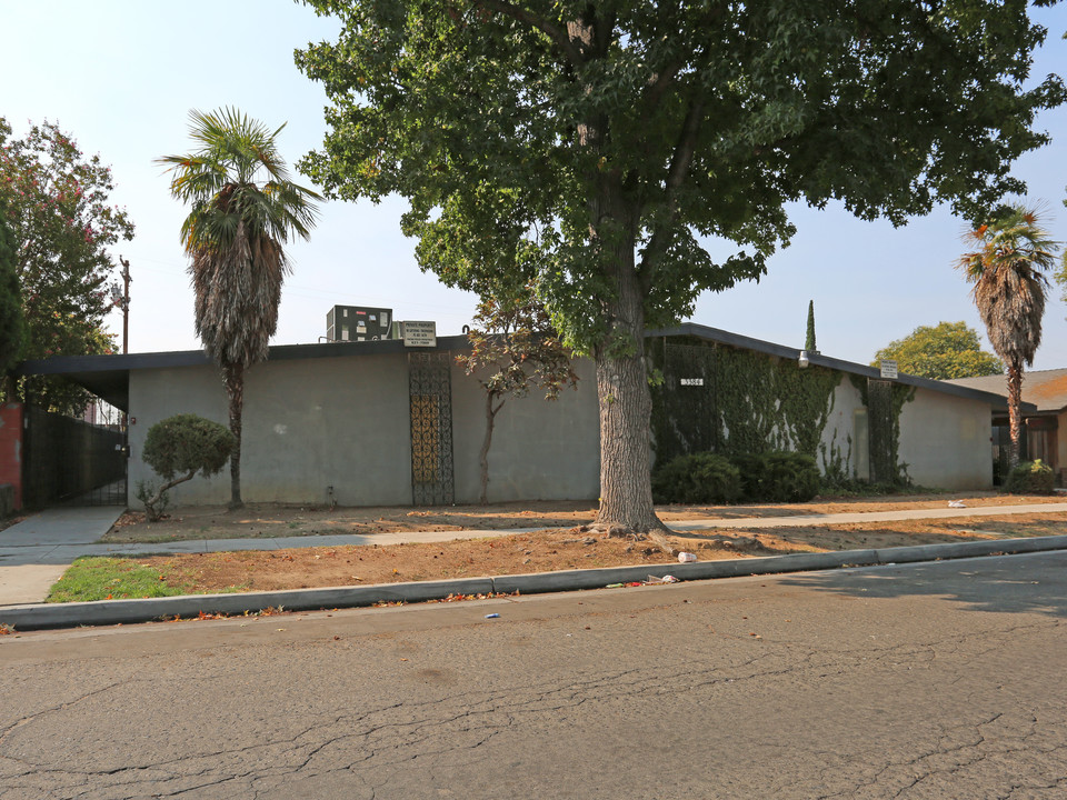 3384 E Sierra Madre Ave in Fresno, CA - Building Photo