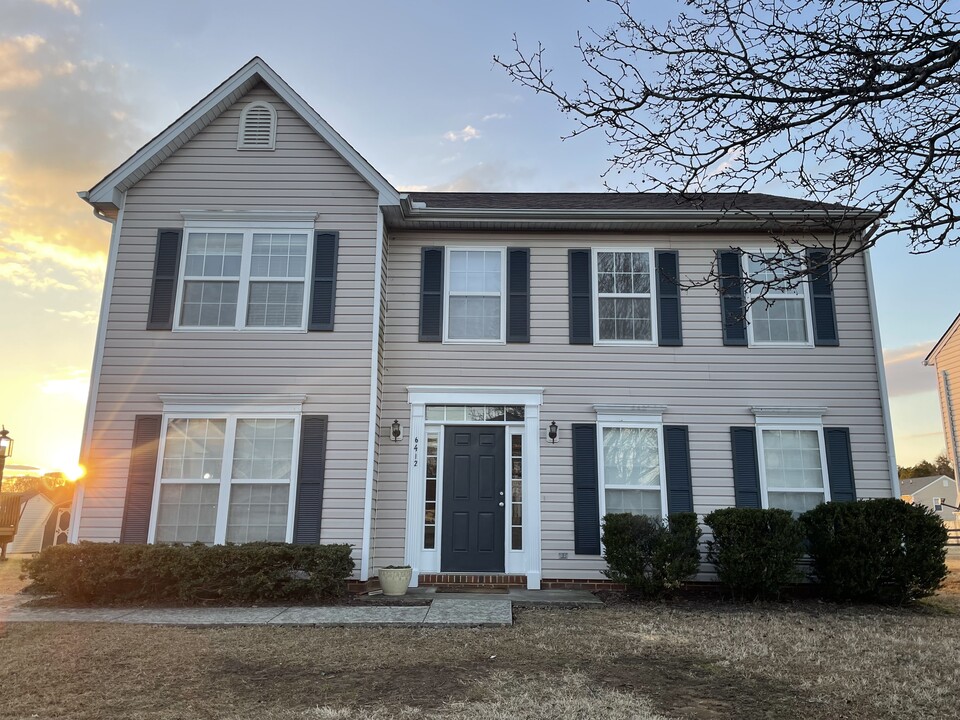 6412 Blossom View Ln in Henrico, VA - Building Photo