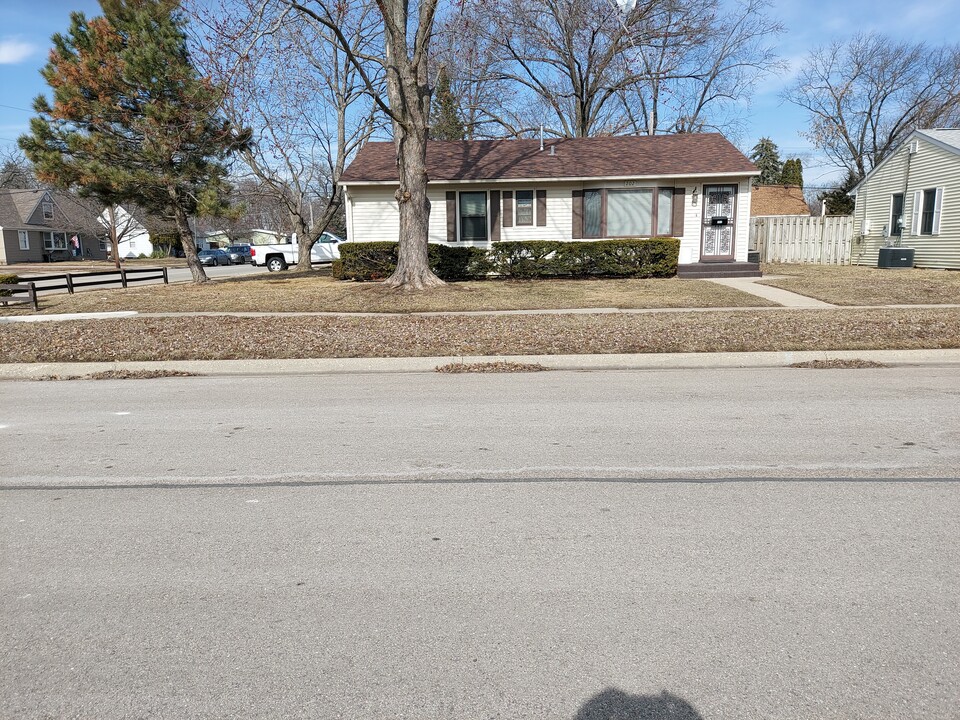 202 Renrose Ave in Loves Park, IL - Building Photo