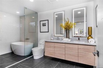 5110 Whitsett Ave in Los Angeles, CA - Foto de edificio - Building Photo