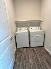 1805 E Lakeshore Lndg Dr in Slidell, LA - Foto de edificio - Building Photo