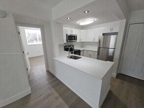 8101 Crespi Blvd in Miami Beach, FL - Building Photo - Building Photo